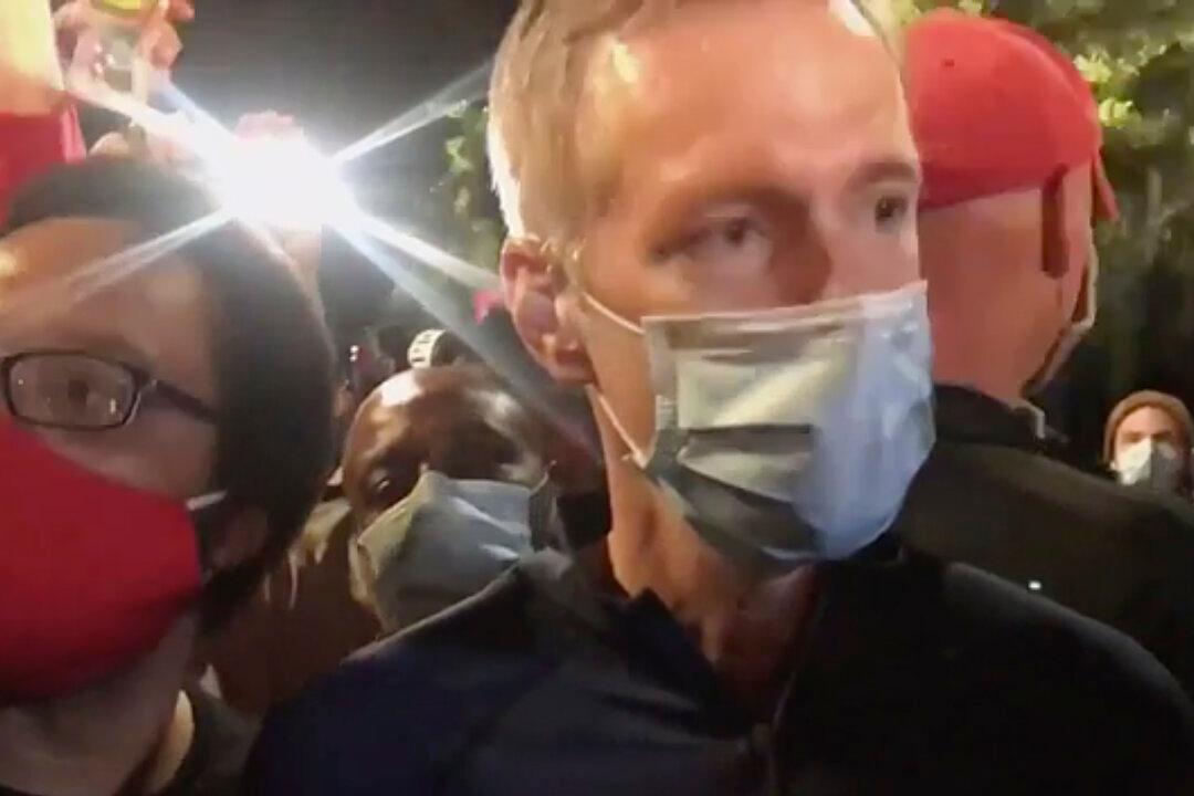 Portland Mayor Among Those Tear Gassed After Rioters Set Fires Near US Courthouse