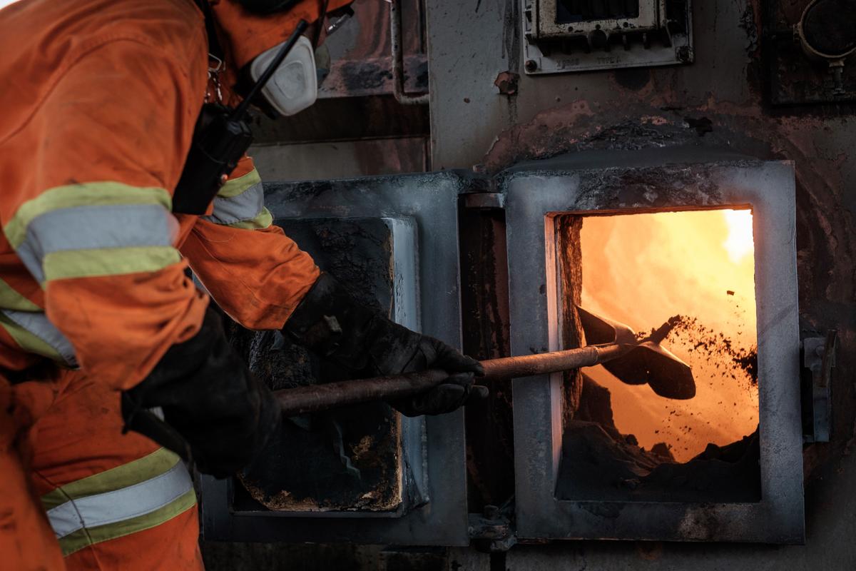 Barrasso, Ernst Say Energy Watchdog to Probe Battery Technology Transfer to Chinese