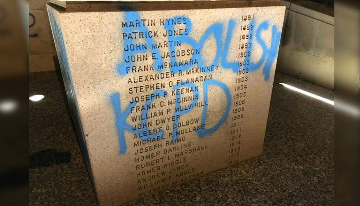 Kansas City Locals Come Out to Clean Up Statue of Fallen Officer Desecrated by Protesters