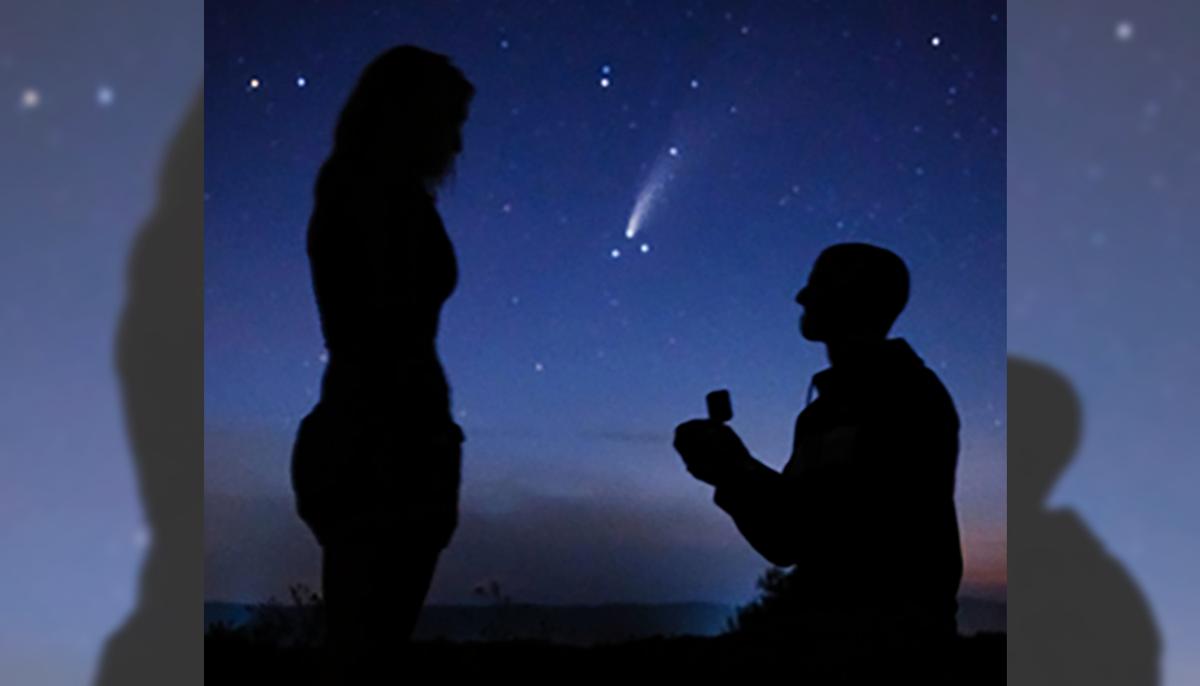 2 Couples Propose in Front of Rare Comet for Once-in-a-Lifetime Cosmic Engagement Photo
