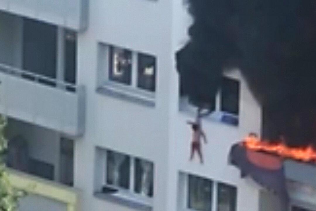 Crowd Catches Two French Children as They Jump From Burning Apartment in a ‘Heroic’ Rescue
