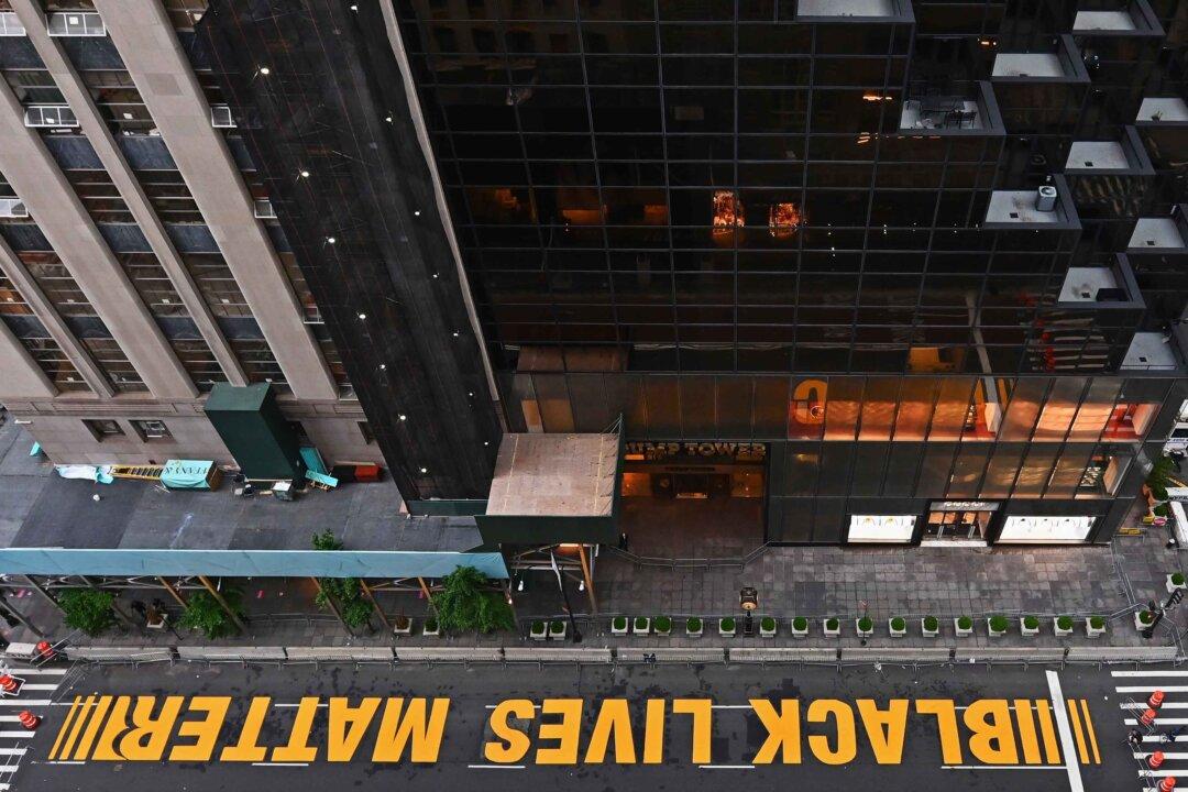 Women’s Group Sues Mayor de Blasio for Blocking Their Street Mural, but Allowing BLM’s