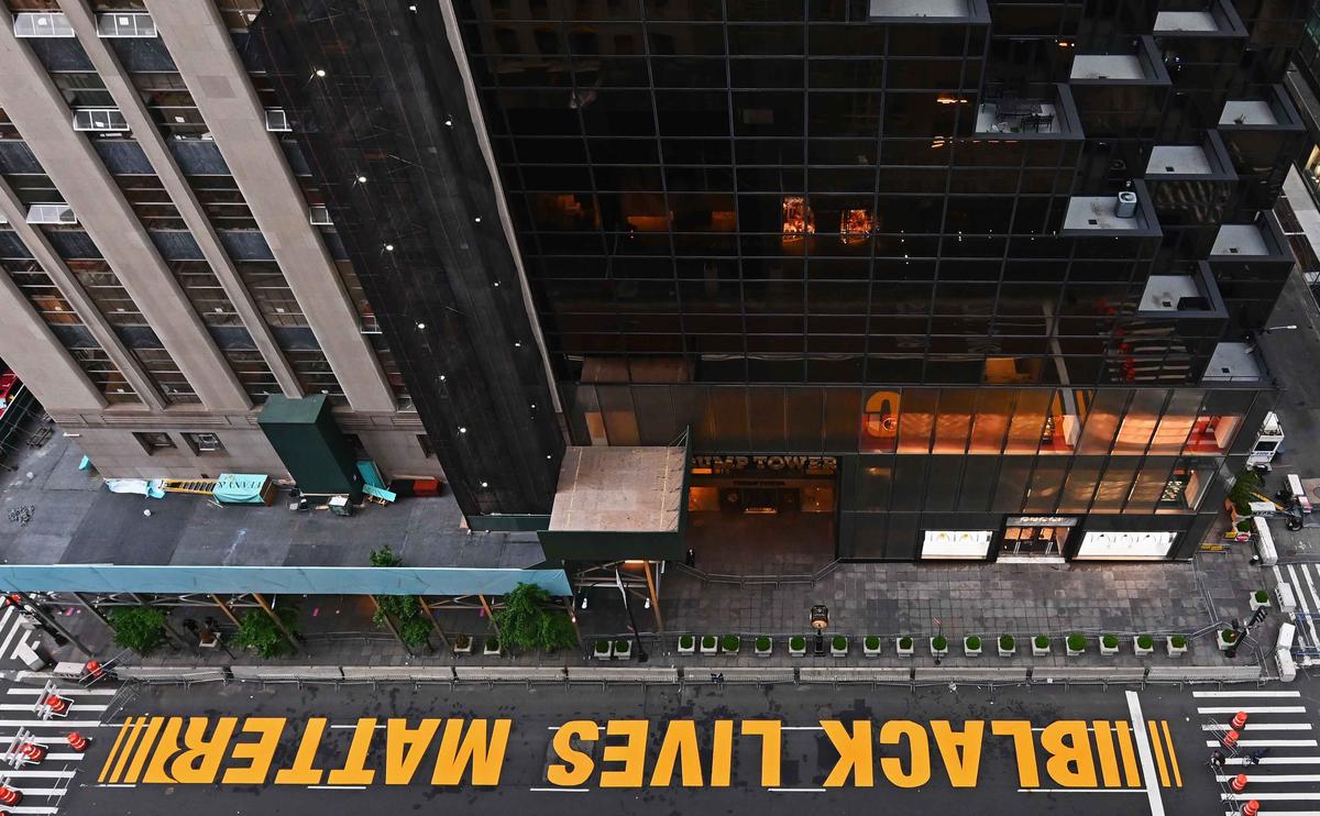 Women’s Group Sues Mayor de Blasio for Blocking Their Street Mural, but Allowing BLM’s