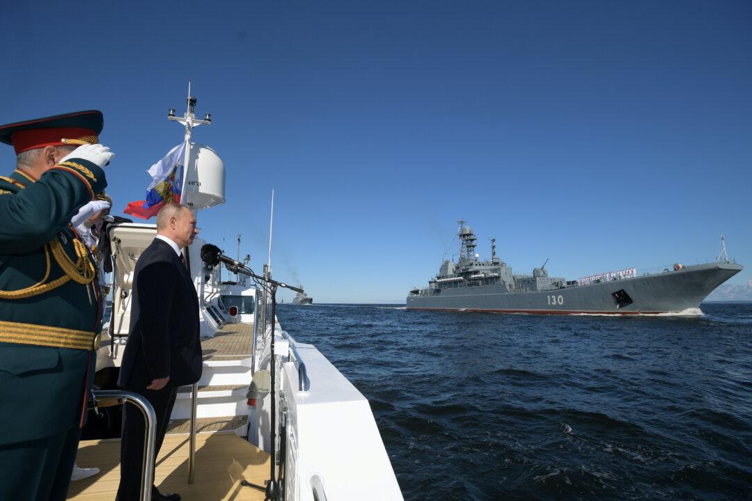 Putin Says Russian Navy to Get Hypersonic Nuclear Strike Weapons