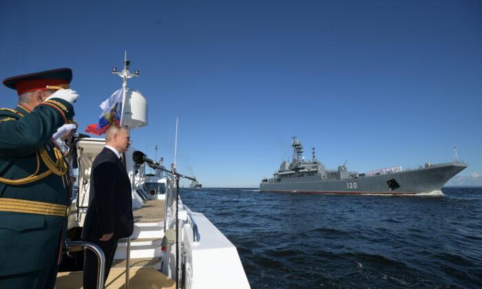 Putin Says Russian Navy to Get Hypersonic Nuclear Strike Weapons