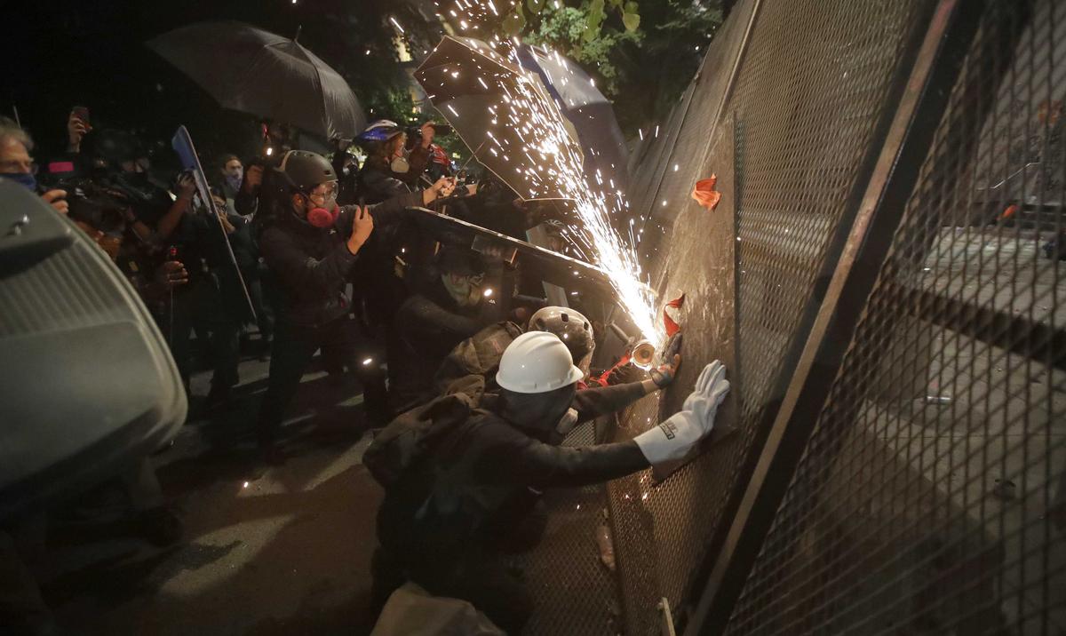 Rioters in Portland Caused $2.3 Million in Damage to Federal Buildings: Official
