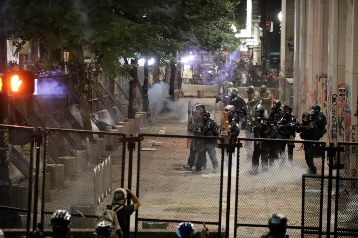 Portland Rioters Attack Courthouse Fence; Federal Officers Deploy Tear Gas
