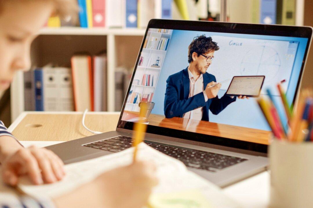 When Teaching Takes a Turn: The Challenges of Online Learning