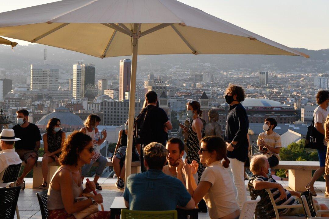 French Infections Rise, Spain Cracks Down on Nightclubs
