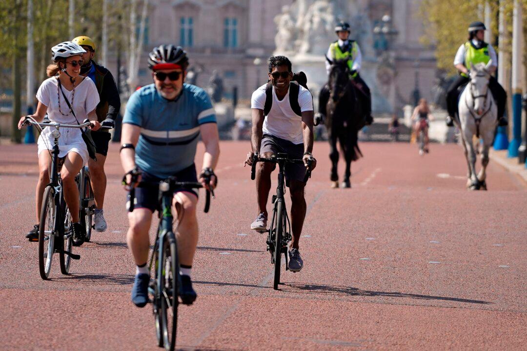 Cycle Lanes Blamed as London Becomes World’s Most Congested City