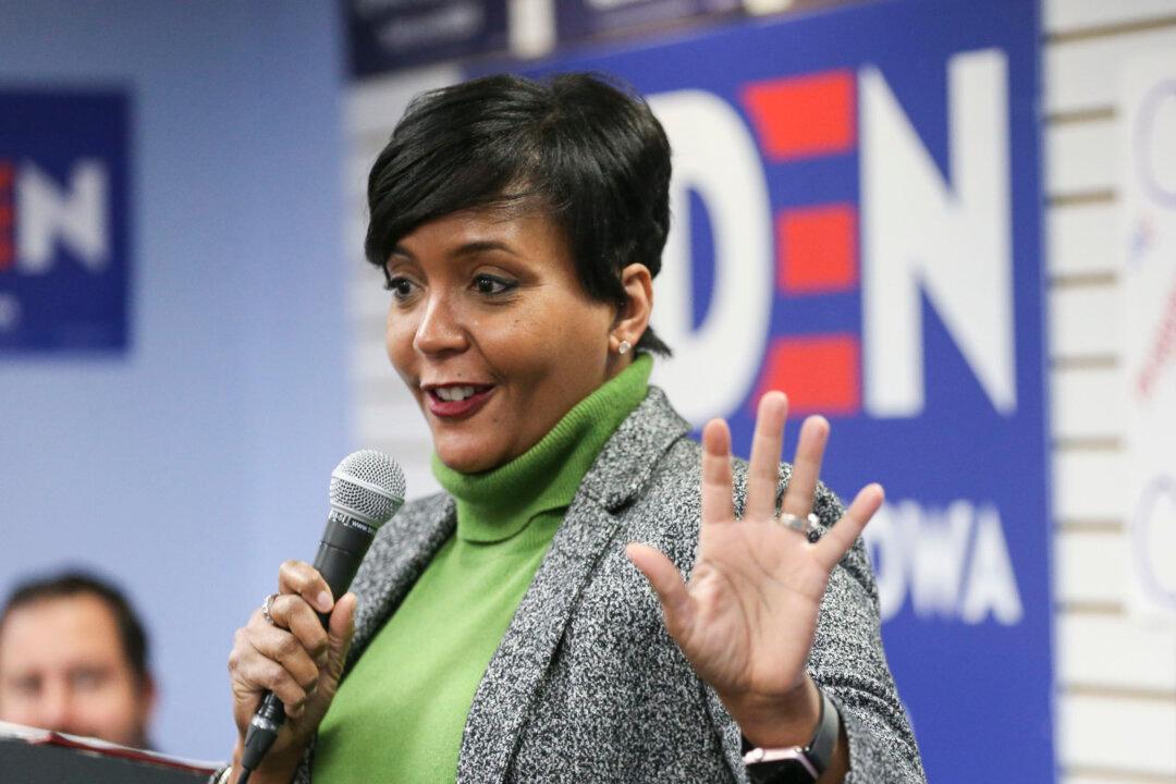 Atlanta Mayor Won’t Seek Re-Election