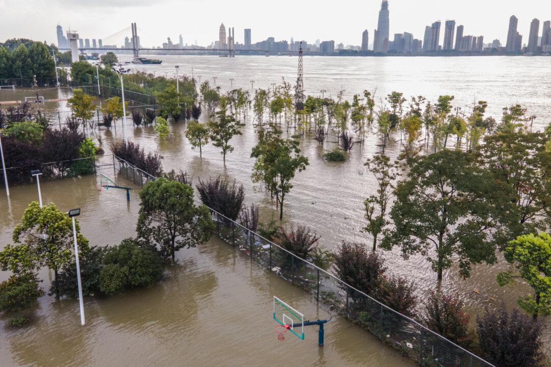 Flood Peak Moves Along China’s Yangtze River, as Water Reaches Dangerous Levels