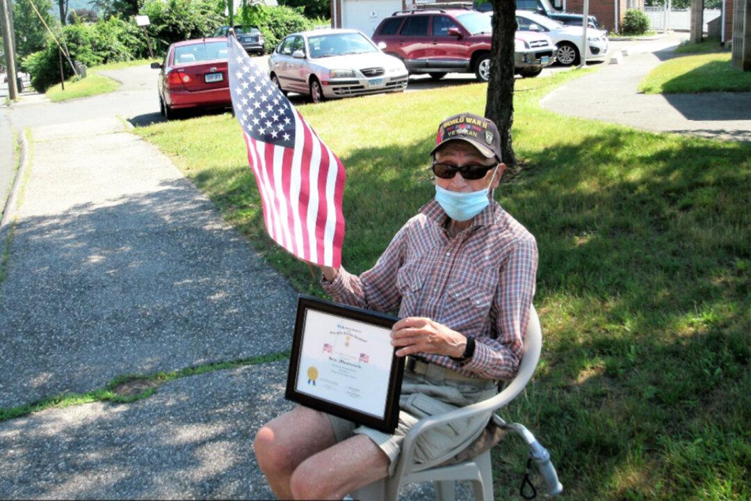 WWII Vet Who Greets Neighbors With American Flag Every Day Honored With Patriotic Car Parade