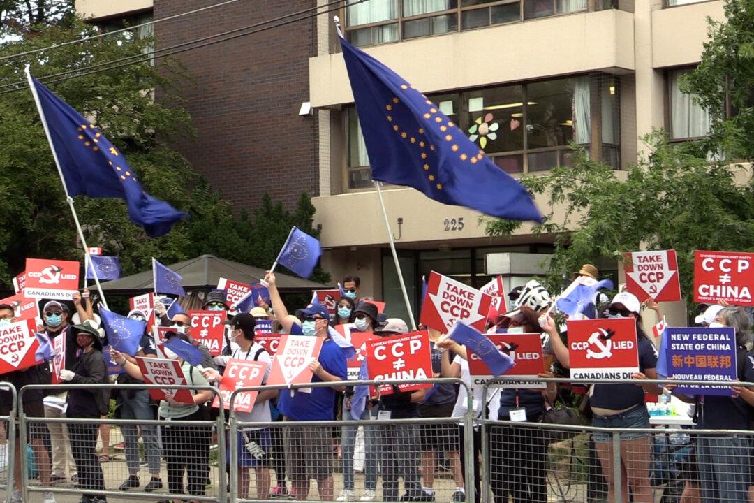 Chinese-Canadians Call for Democracy in China and End of Communist Rule at Rally in Toronto
