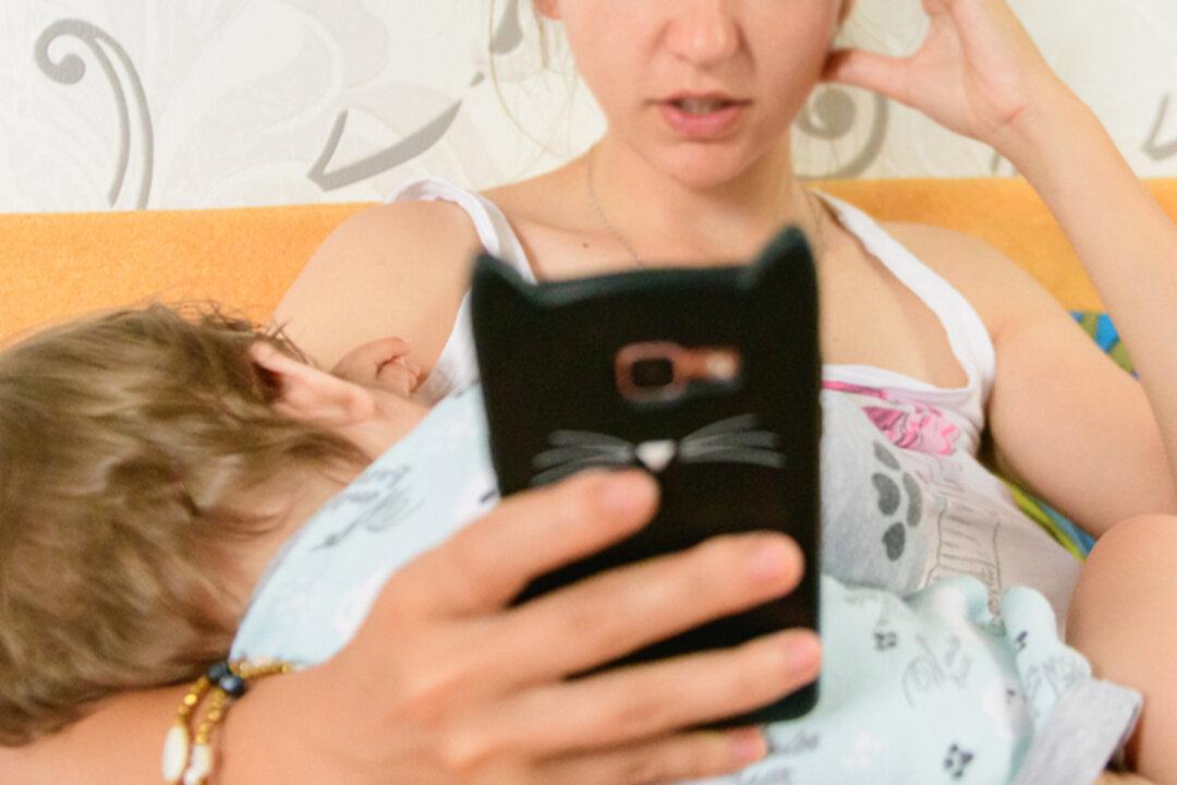 Hospital Sign Imploring Breastfeeding Moms to Stay Off Their Phones Sparks Debate