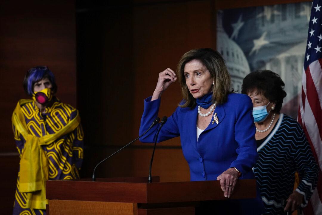 Pelosi Mandates Masks in House of Representatives