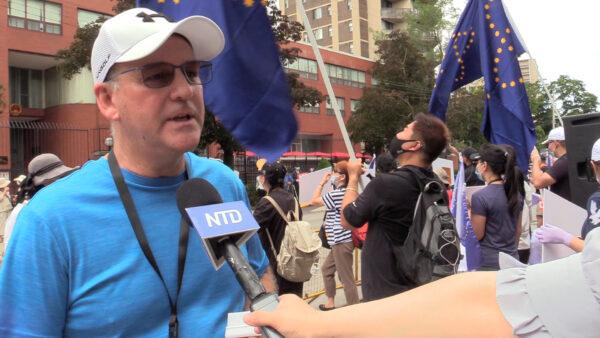 Mark Evans is interviewed by NTD Television. (NTD Television)