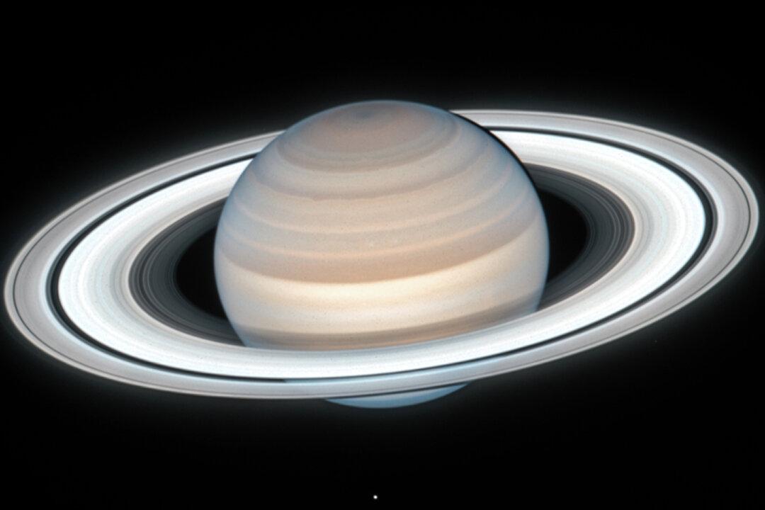 Stunningly Clear Image Showing Summertime on Saturn Captured by Hubble Telescope