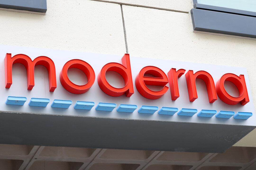 Moderna COVID-19 Vaccine Rapidly Clears Virus in Lungs, Noses of Monkeys: Study