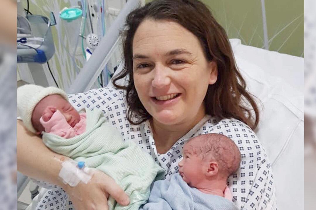 ‘Workaholic’ Who Battled Cervical Cancer Gives Birth to Twins, Defying Doctors’ Expectations