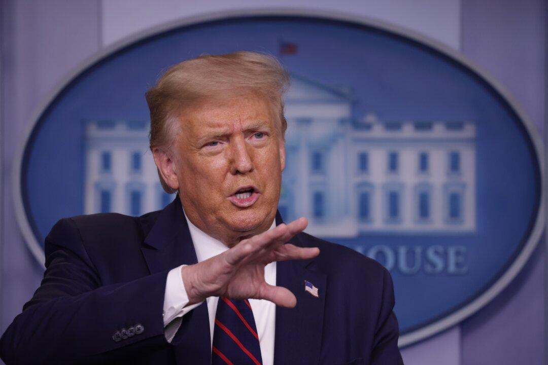 Trump Signs ‘Hiring American’ Executive Order to Prioritize US Workers