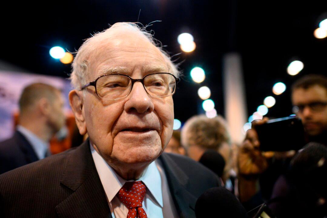 Buffett Looks to Japan With $6 Billion Bet on Five Biggest Trading Firms