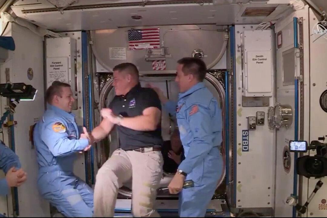 NASA Astronauts Riding SpaceX Capsule Poised for Sunday Return