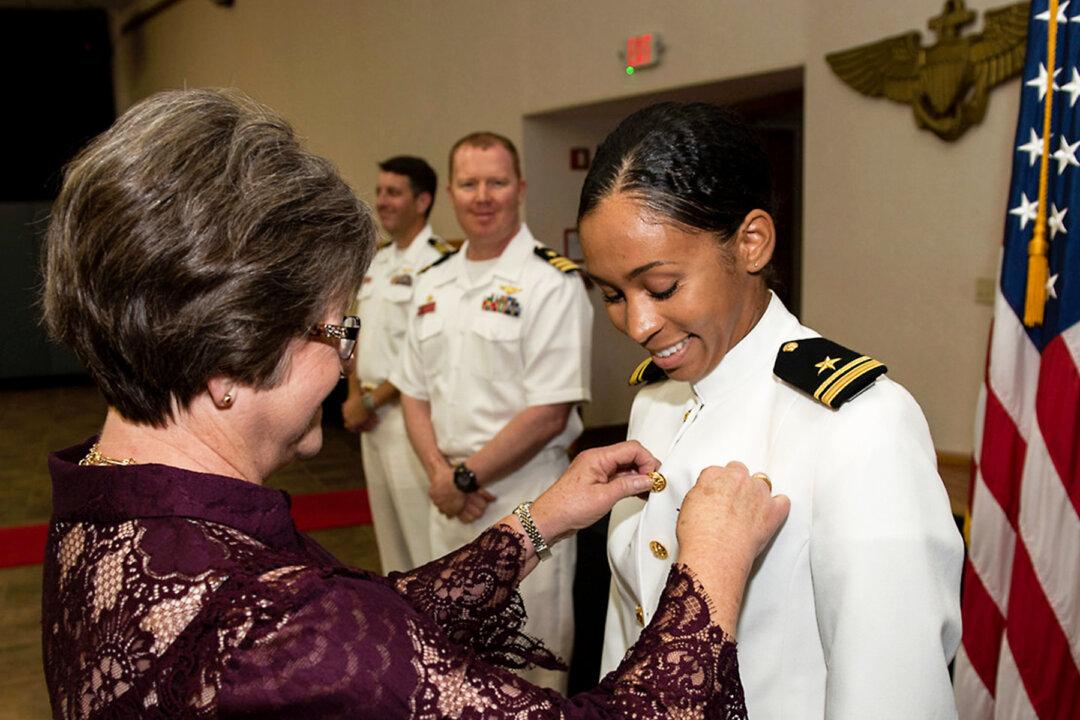 US Navy’s First Black Female Tactical Fighter Jet Pilot Gets Her ‘Wings of Gold’
