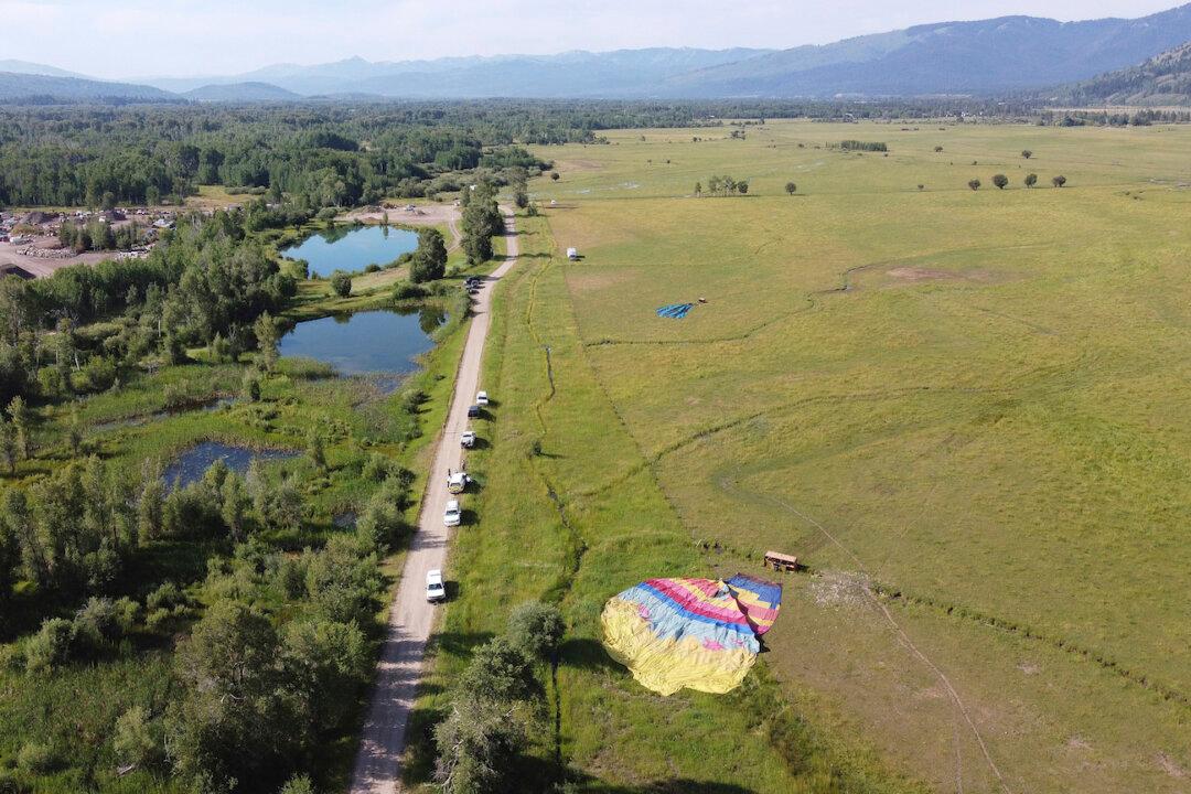Three Sightseeing Hot Air Balloons Crash Separately, Up to 20 Injured