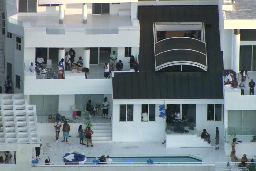 One Dead, 4 Others Injured in Los Angeles Mansion Party Shooting