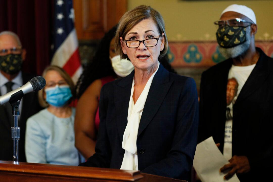 22 Republican Governors Call on Biden to Withdraw Student Loan Forgiveness Plan