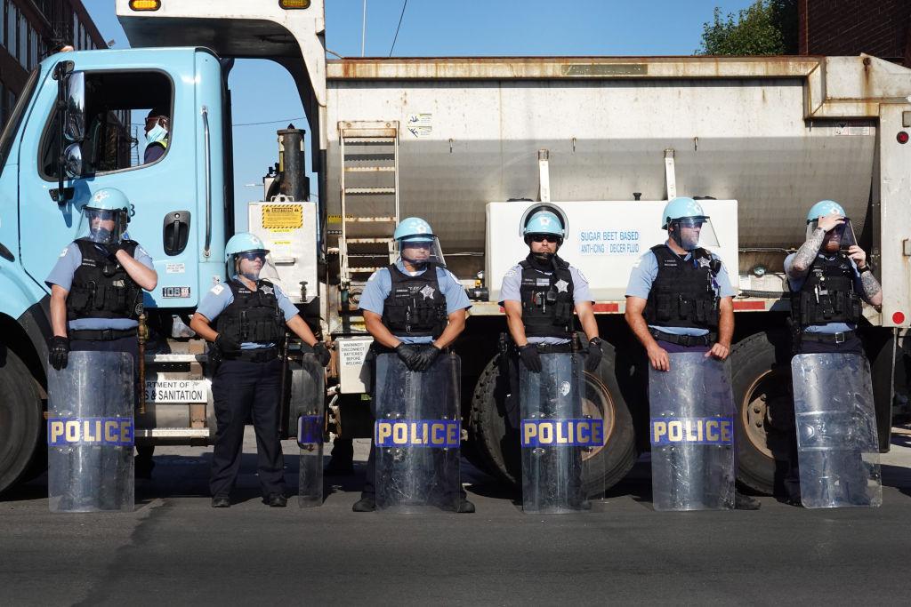 1,000 Extra Police Deployed to Downtown Chicago to Deter Looting