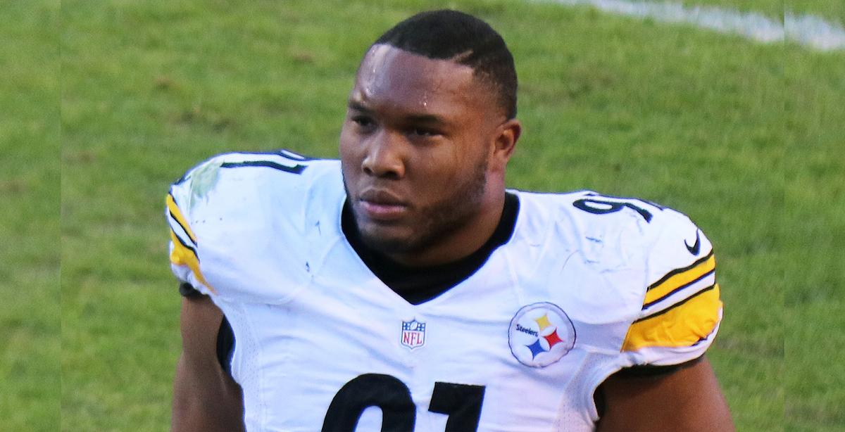 NFL Player Stephon Tuitt Refuses to Kneel, Says ‘I Will Not Let Those Individuals Steer Me’