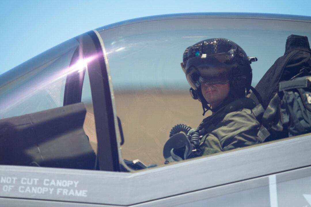 US Marine Fighter Pilot Breaks Military Record Logging 1,000 Hours in F-35 Lightning II