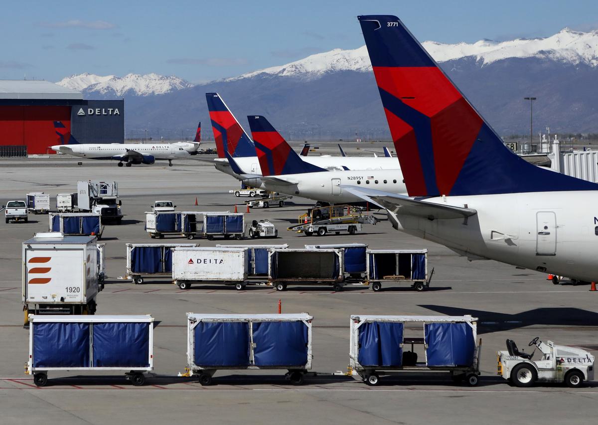 Delta Wants at Least 3,000 Flight Attendants to Take Unpaid Leave