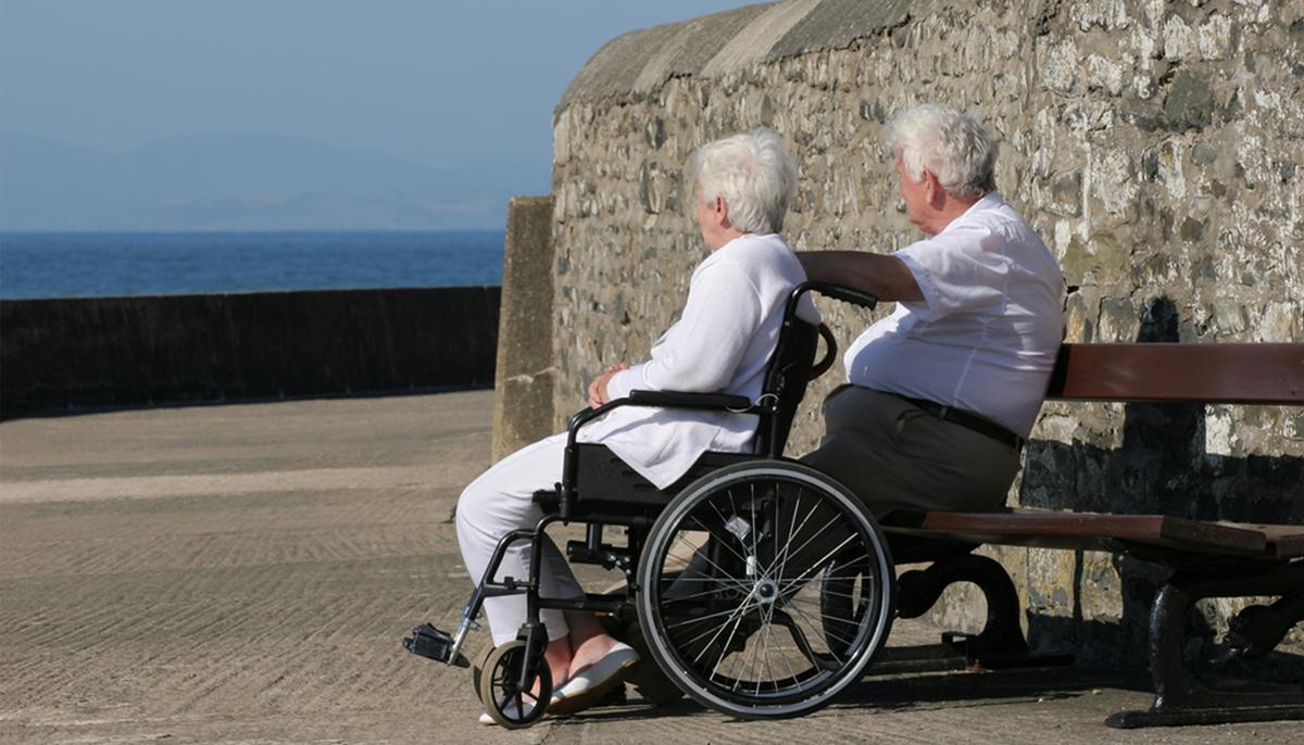 Elderly Couple Separated by COVID-19 Reunite As Husband Takes Job at Wife’s Nursing Home