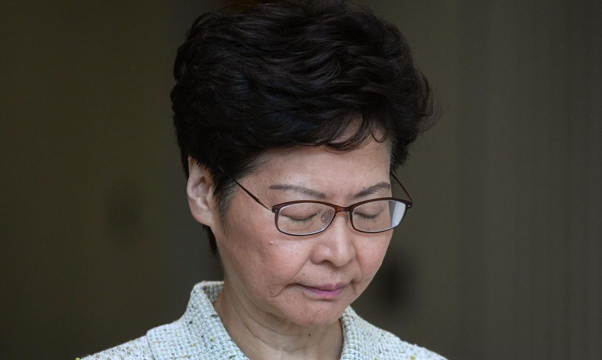 European Lawmakers Urge Carrie Lam to Release Journalists After Pro-Democracy Paper Shuts Down