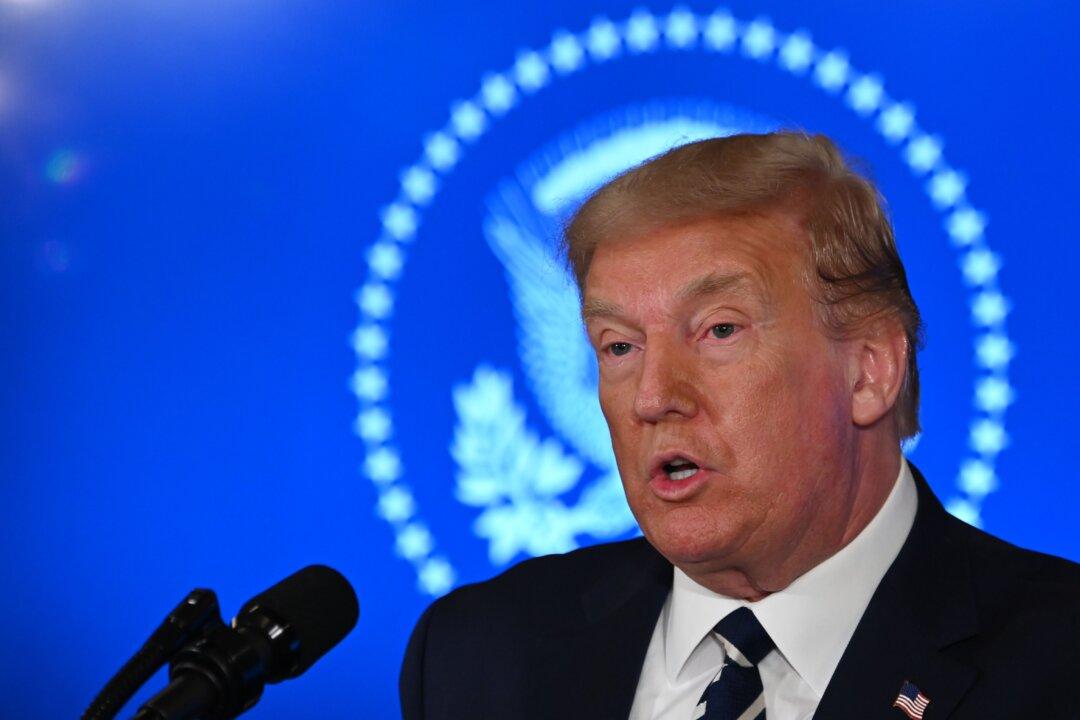 Trump Vows to Use Executive Order to Extend Jobless Benefit