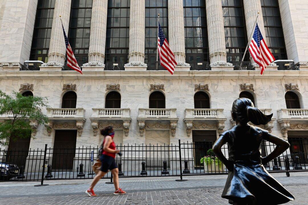 Chinese Firms Consider Delisting From NYSE, Nasdaq as US Pressure Grows