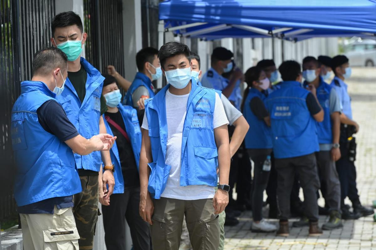 200 Hong Kong Police Officers Raid Local Newsroom Following Jimmy Lai Arrest