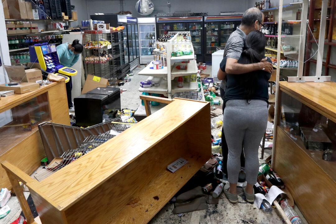 More Than 100 Arrested After Widespread Looting in Chicago