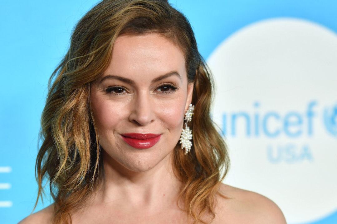 Alyssa Milano Reveals Hair Loss ‘Symptom’ of COVID-19, Days After Positive Antibody Test