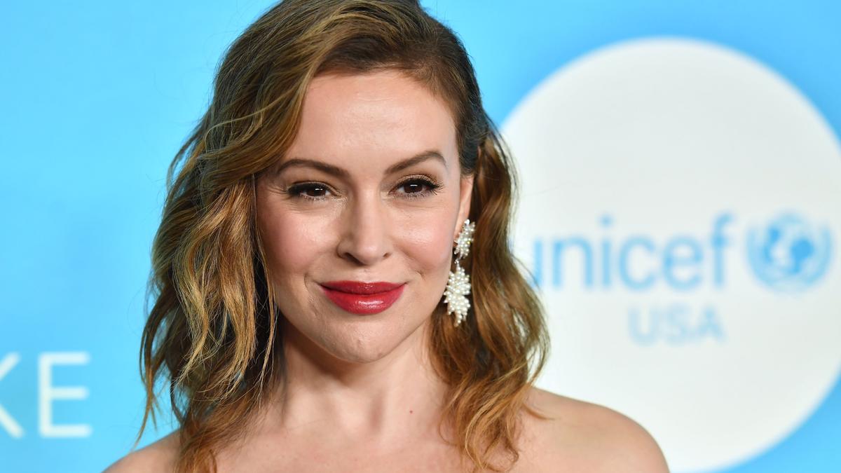 Alyssa Milano Reveals Hair Loss ‘Symptom’ of COVID-19, Days After Positive Antibody Test