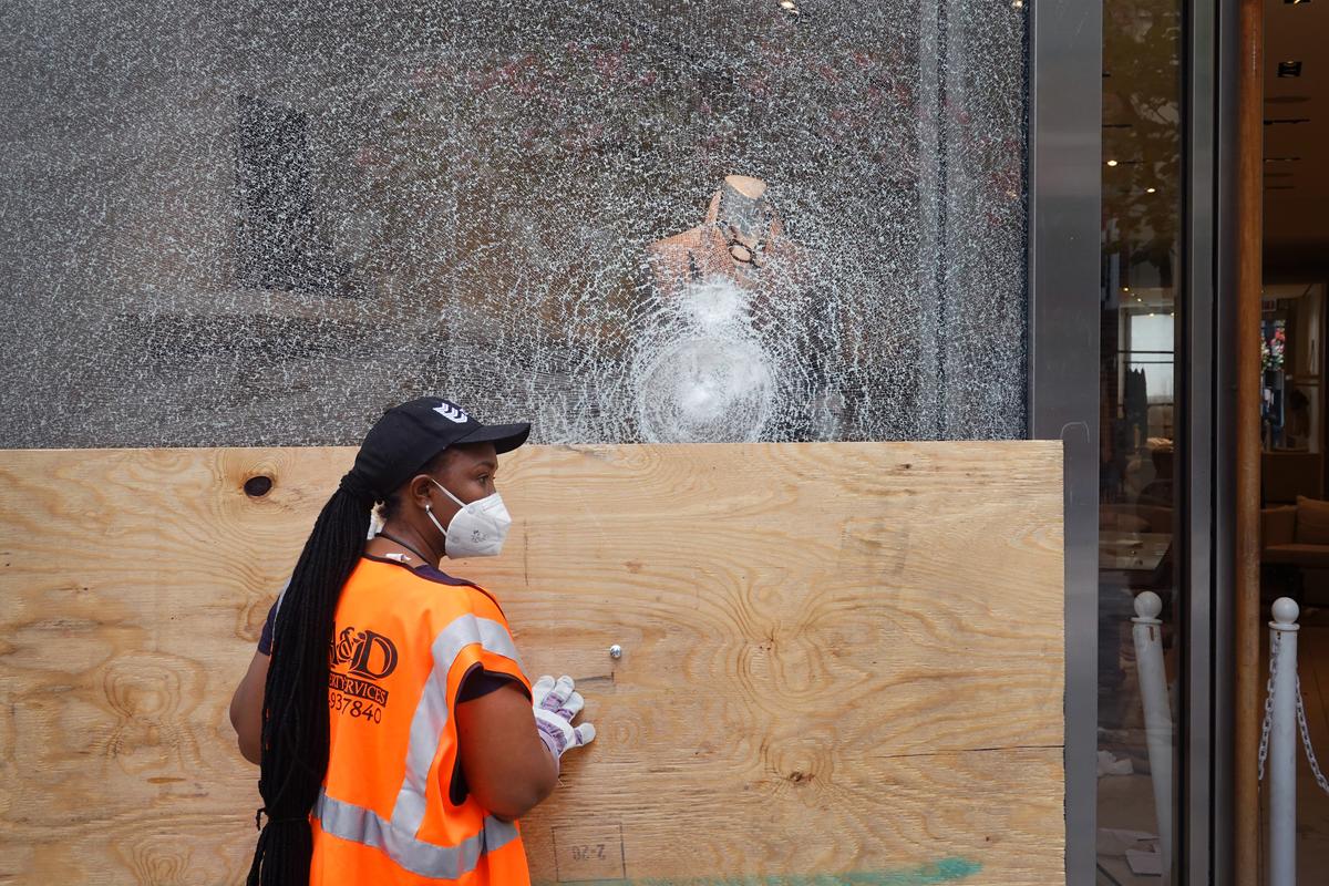 Black Lives Matter Denounces Arrests of Looters, Calls for Abolishing the Police
