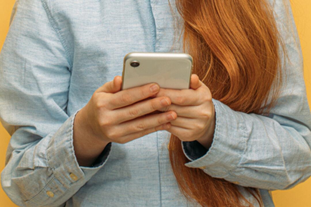 Teacher’s Social Media Prank Shocks 6th-Graders From Posting Topless Pics on Facebook