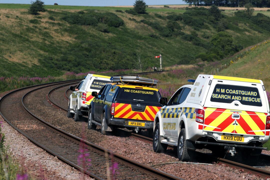 Three Killed in Train Derailment in Northeast Scotland