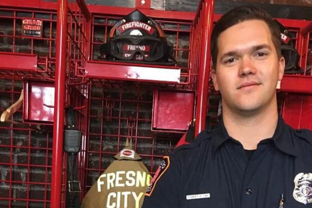 Firefighter Rescues Veteran’s Dog From a Burning Home 21 Years After His Own Pup Was Saved