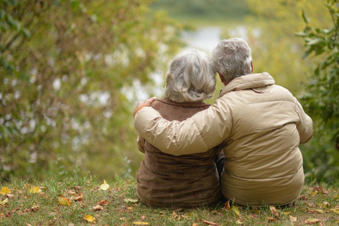 76-Year-Old Nursing Home Resident Proposes to His 71-Year-Old Girlfriend