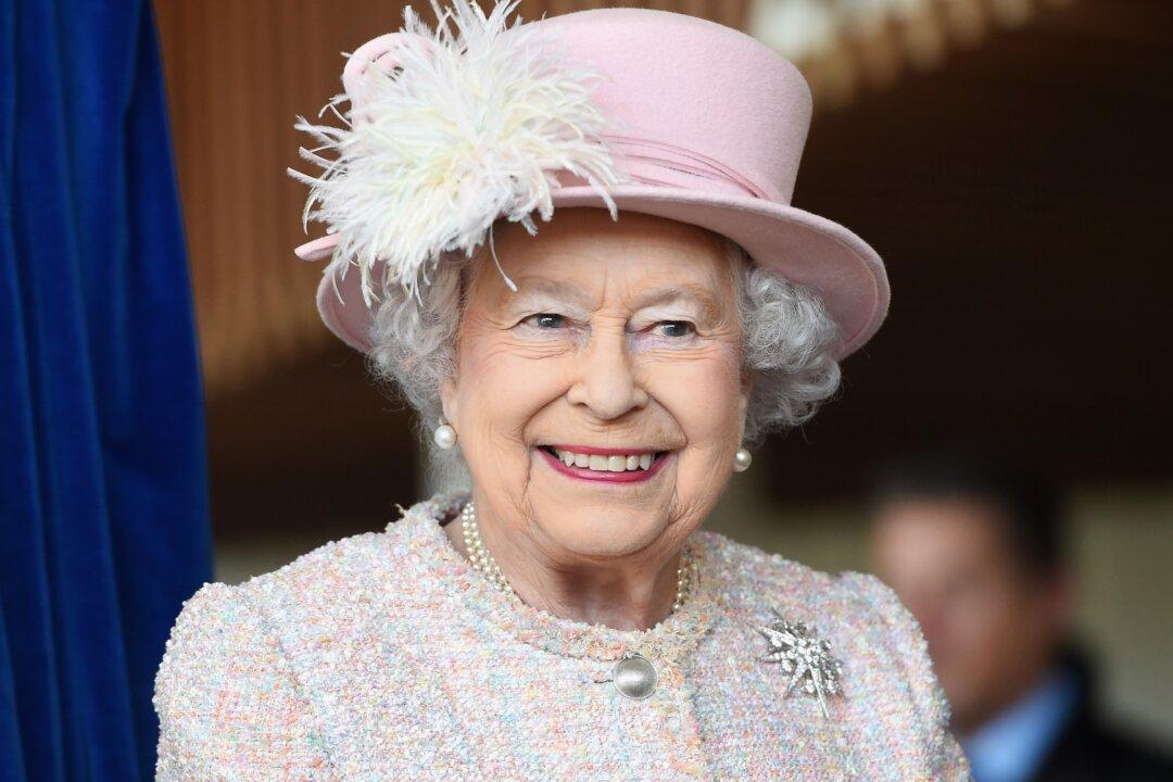 Britain’s Queen Elizabeth II Dies Aged 96, Surrounded by Her Family
