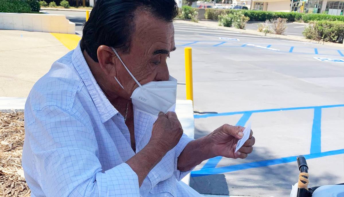 Kindhearted California Woman Raises Over $85,000 for 94-Year-Old Street Vendor